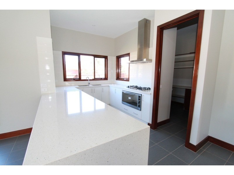 16 Walhalla  Drive, Eynesbury VIC 3338