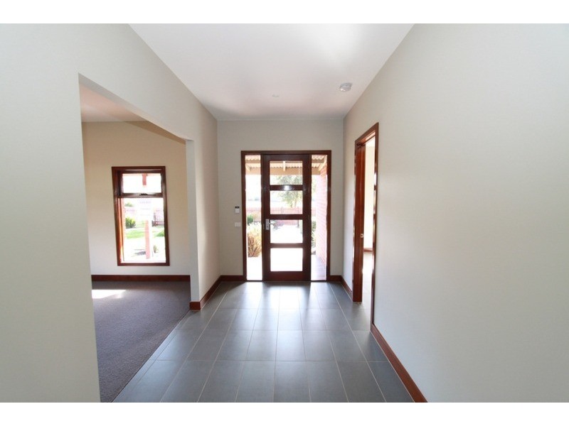 16 Walhalla  Drive, Eynesbury VIC 3338