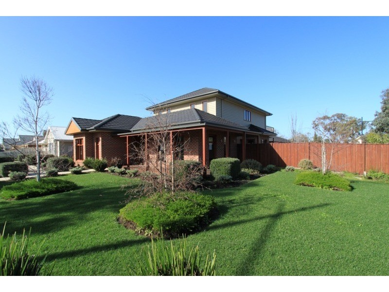 16 Walhalla  Drive, Eynesbury VIC 3338