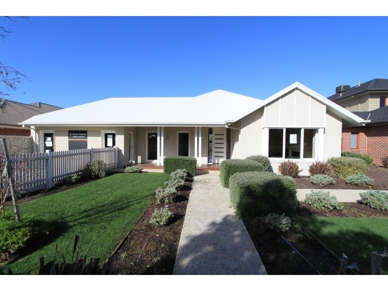 18 Walhalla Drive, Eynesbury VIC 3338