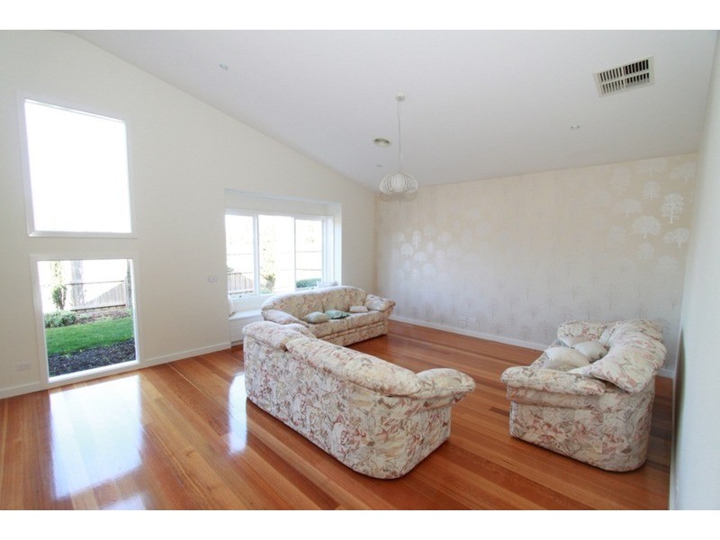 18 Walhalla Drive, Eynesbury VIC 3338