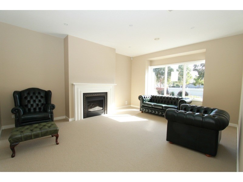 18 Walhalla Drive, Eynesbury VIC 3338