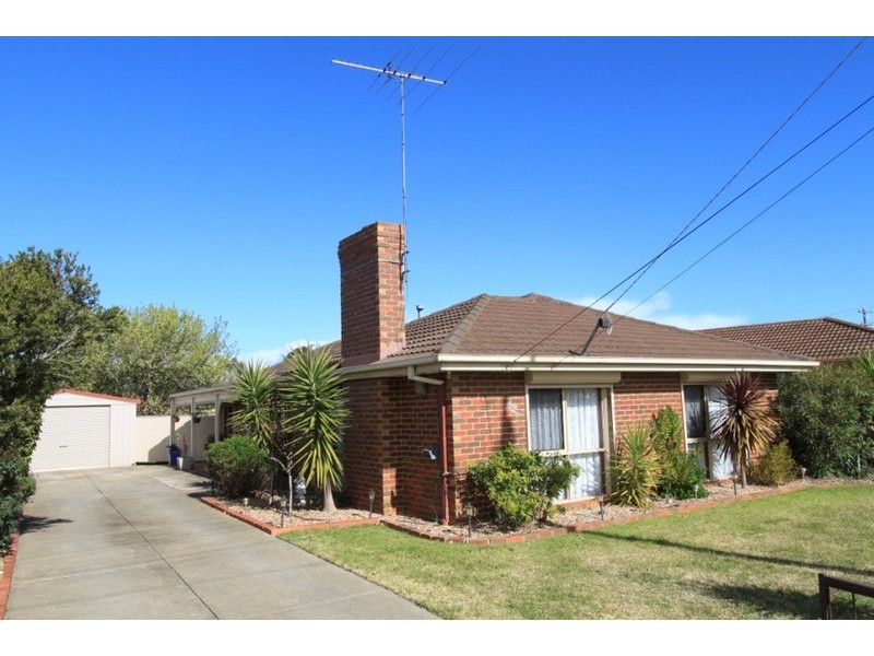 6 Vista  Drive, Melton VIC 3337