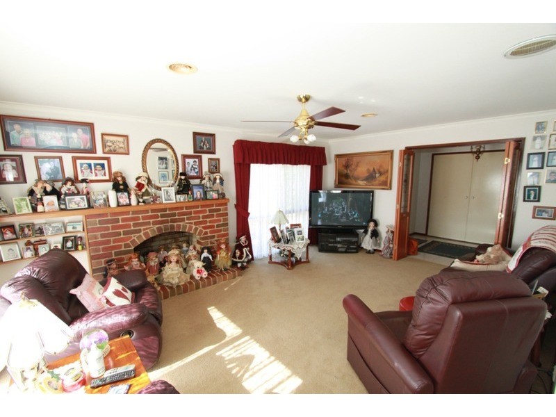 6 Vista  Drive, Melton VIC 3337