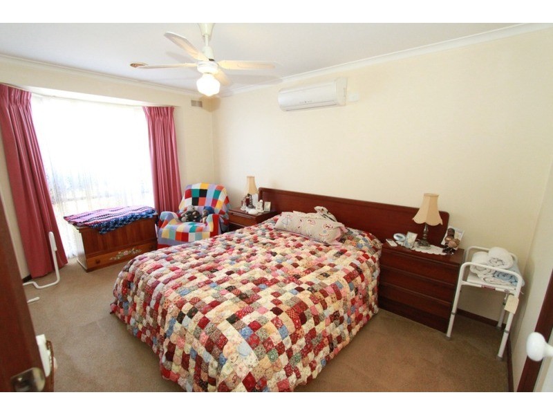 6 Vista  Drive, Melton VIC 3337