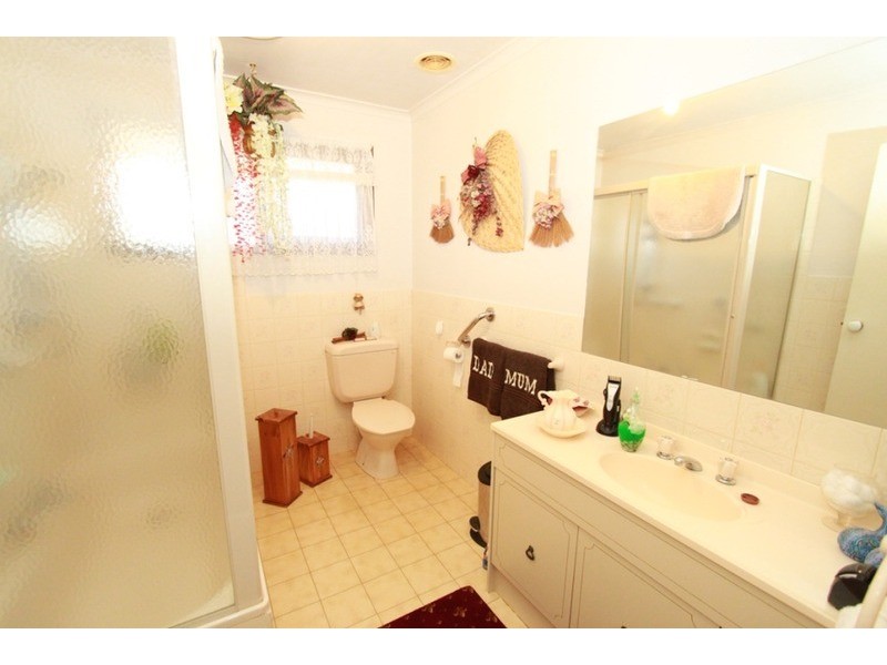 6 Vista  Drive, Melton VIC 3337