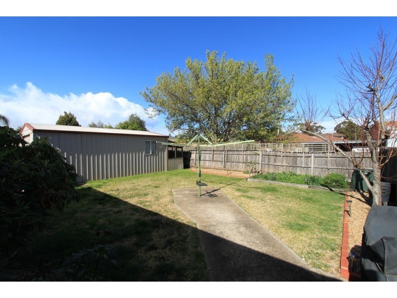 6 Vista  Drive, Melton VIC 3337