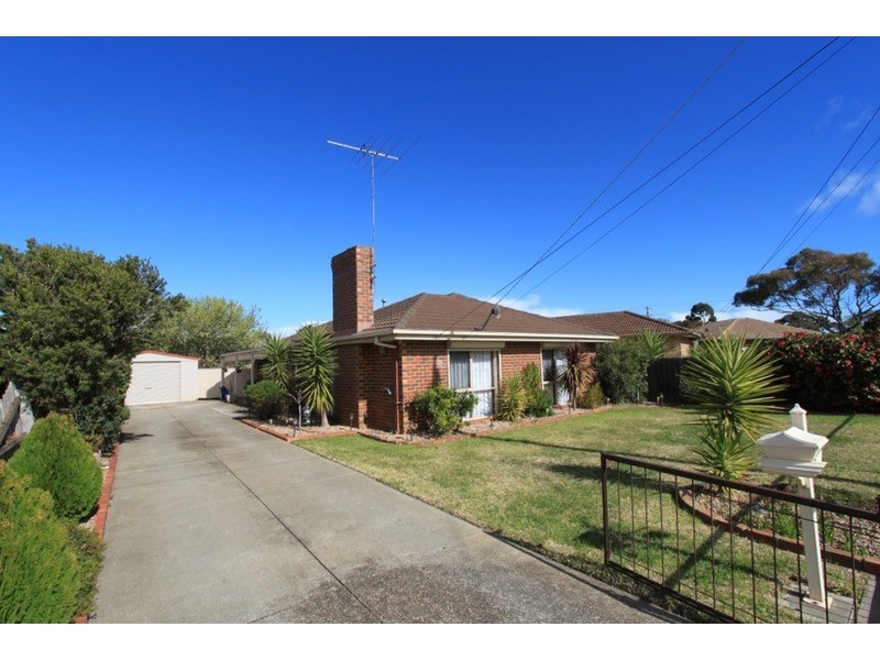 6 Vista  Drive, Melton VIC 3337