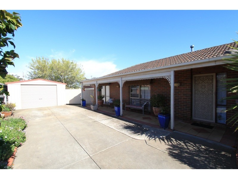 6 Vista  Drive, Melton VIC 3337