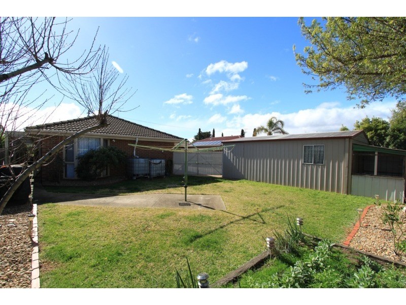6 Vista  Drive, Melton VIC 3337