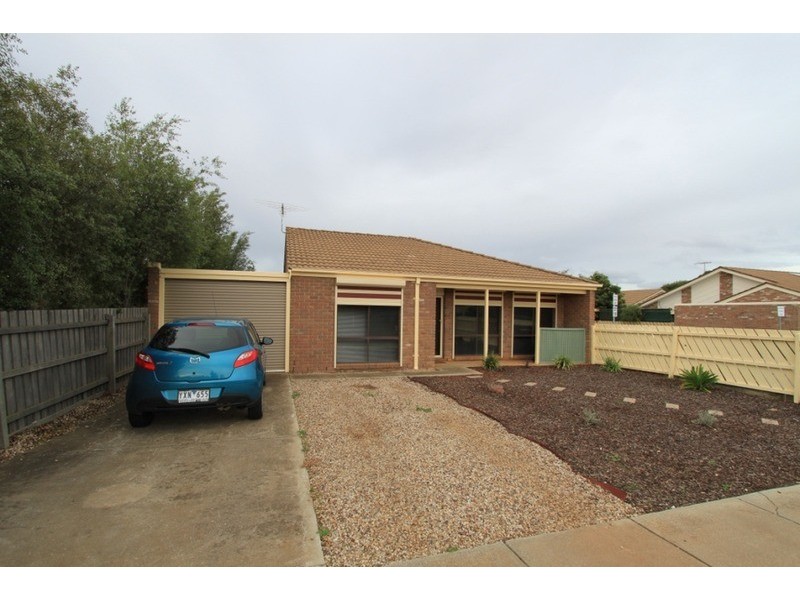 1/58 Andrew Street, Melton South VIC 3338