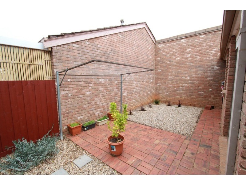 1/58 Andrew Street, Melton South VIC 3338