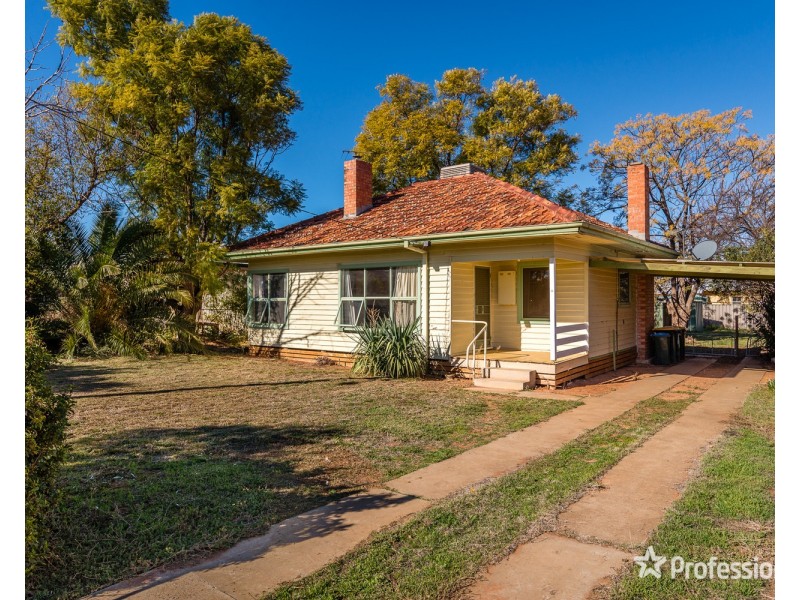 11 Westcliffs Crescent, Red Cliffs VIC 3496