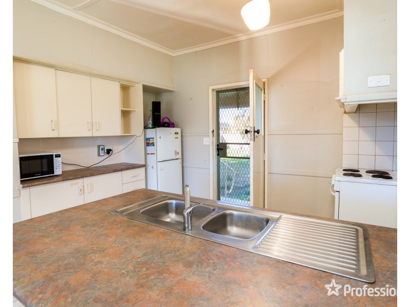 11 Westcliffs Crescent, Red Cliffs VIC 3496