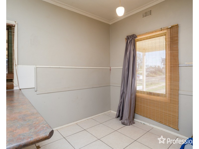 11 Westcliffs Crescent, Red Cliffs VIC 3496