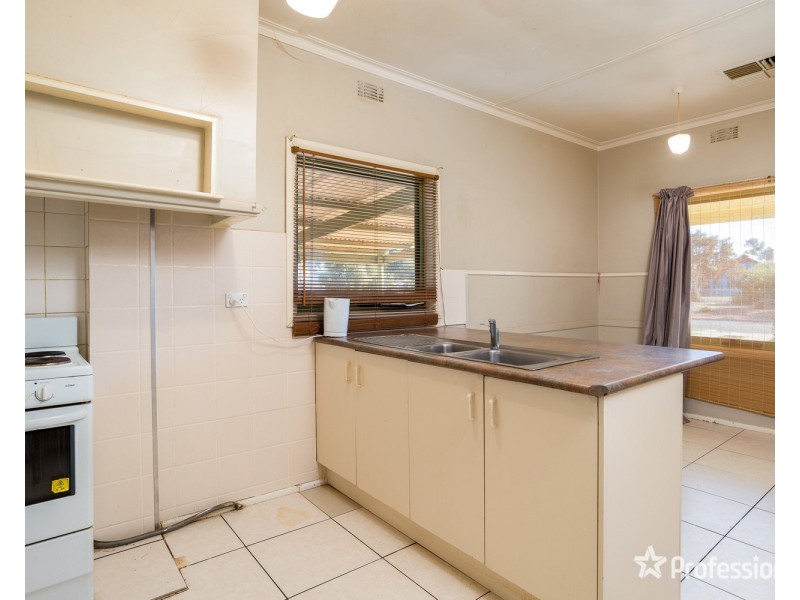 11 Westcliffs Crescent, Red Cliffs VIC 3496