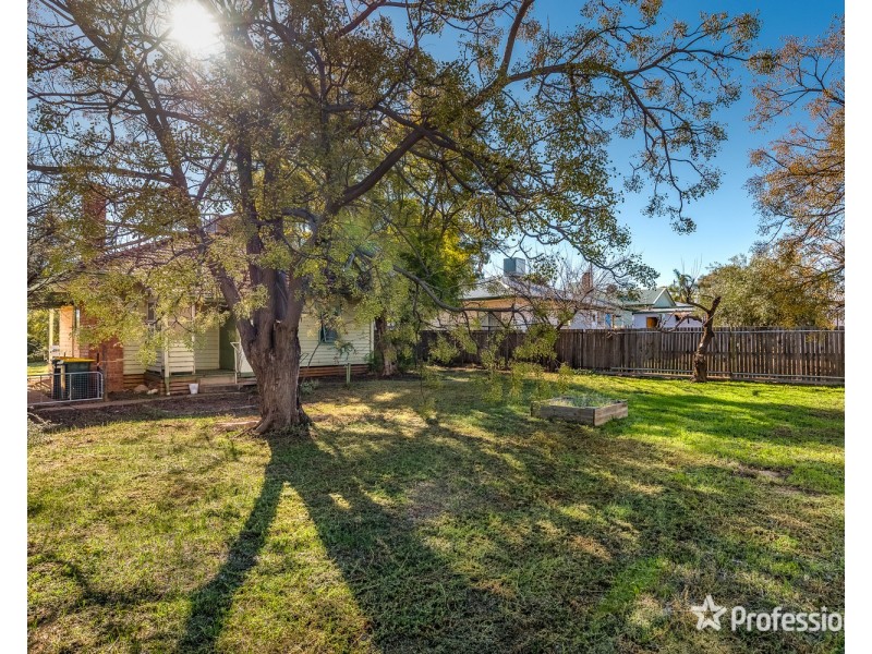 11 Westcliffs Crescent, Red Cliffs VIC 3496