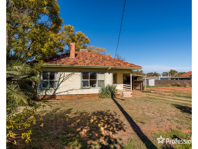 11 Westcliffs Crescent, Red Cliffs VIC 3496