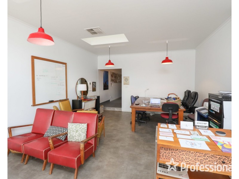 37 Deakin Avenue, Mildura VIC 3500