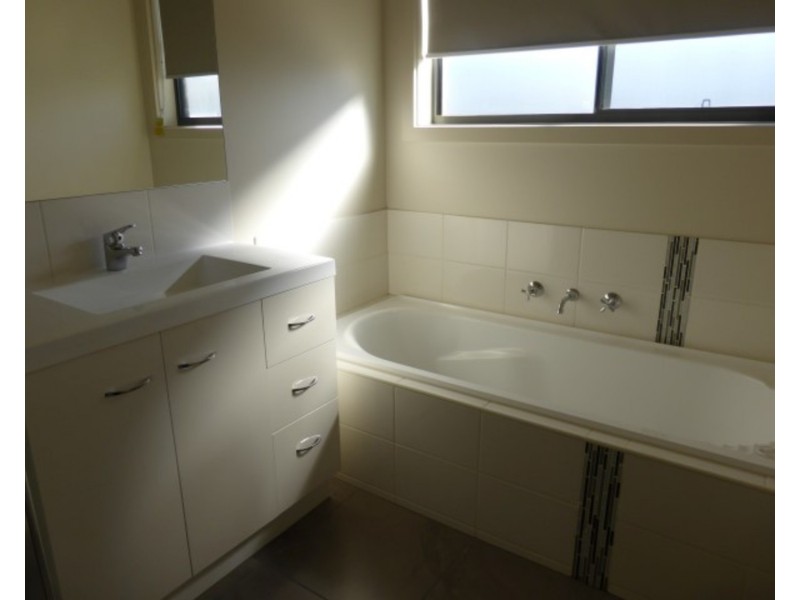 9 James Cook Drive, Mildura VIC 3500