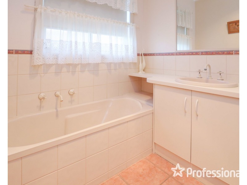 8 Raymond Court, Mildura VIC 3500