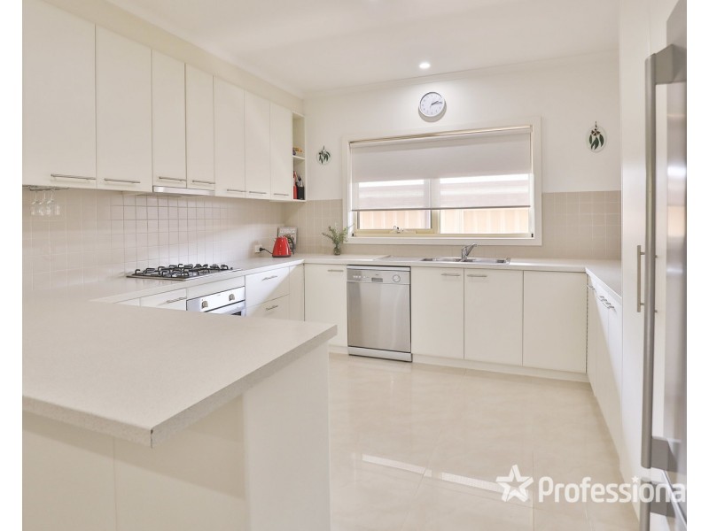 6 Robert Court, Gol Gol NSW 2738