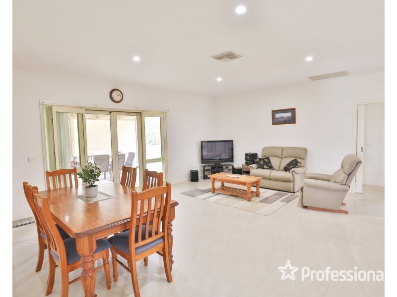 6 Robert Court, Gol Gol NSW 2738