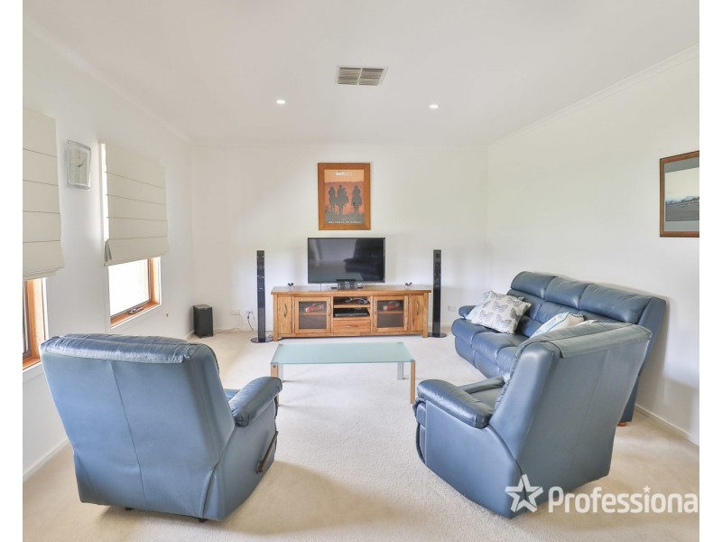 6 Robert Court, Gol Gol NSW 2738