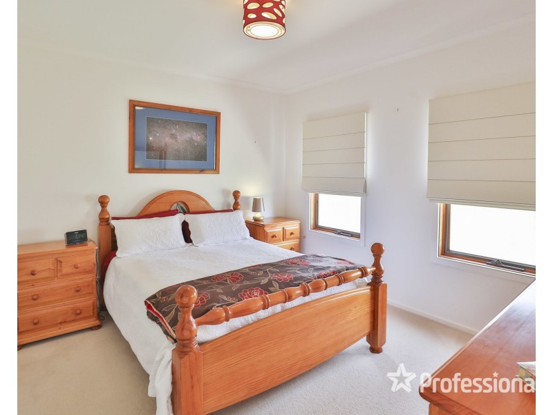 6 Robert Court, Gol Gol NSW 2738