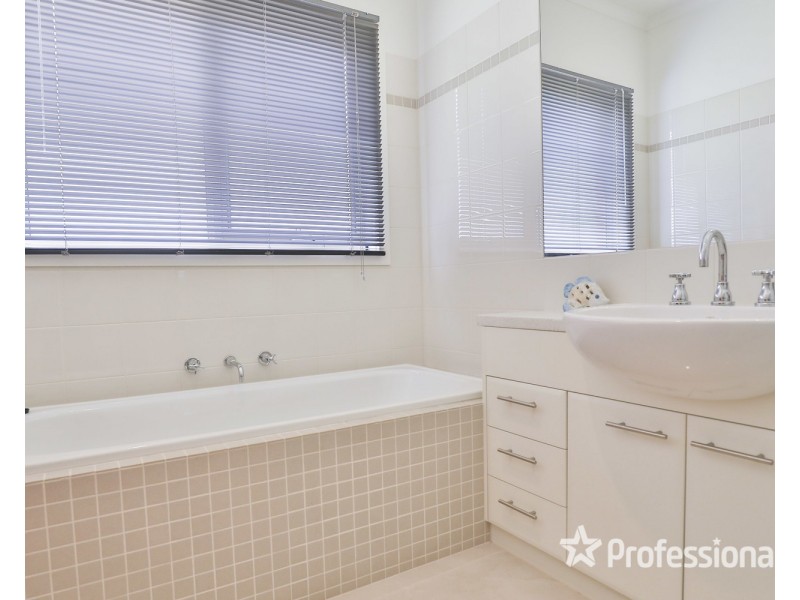 6 Robert Court, Gol Gol NSW 2738