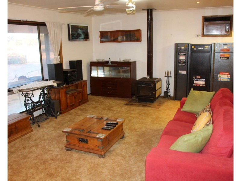 17-19 West Street, Pooncarie NSW 2648