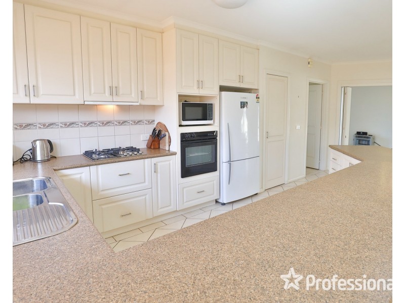 4 Fiona Drive, Gol Gol NSW 2738