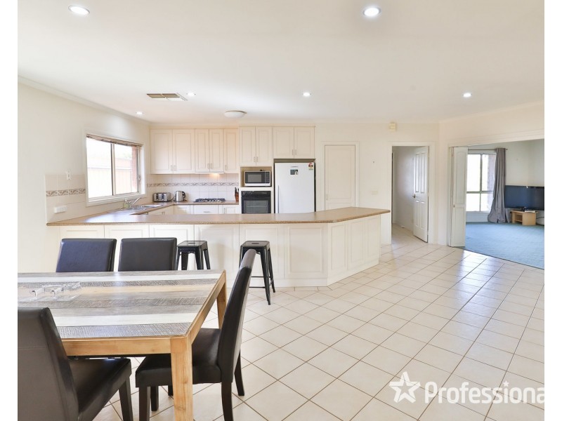 4 Fiona Drive, Gol Gol NSW 2738