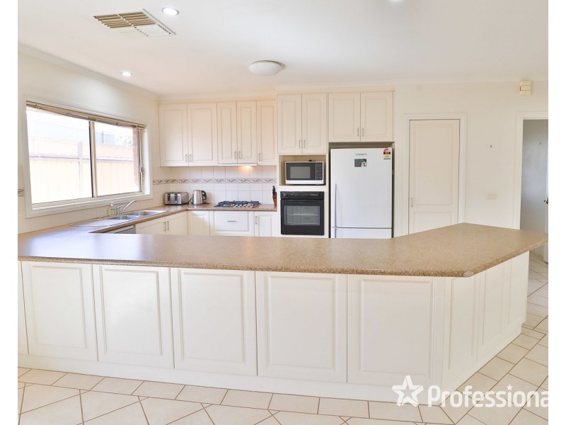 4 Fiona Drive, Gol Gol NSW 2738