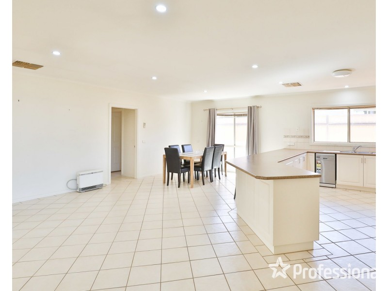 4 Fiona Drive, Gol Gol NSW 2738