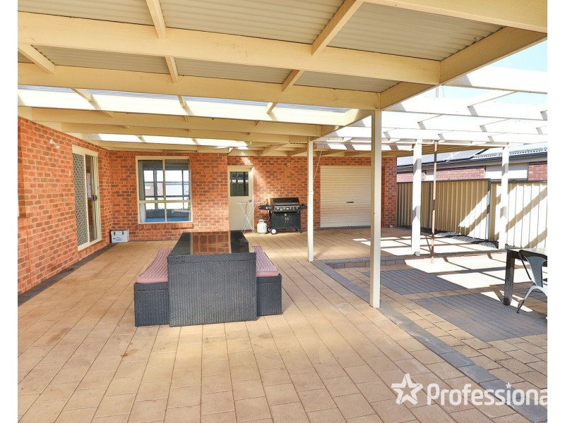 4 Fiona Drive, Gol Gol NSW 2738