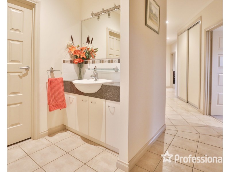 22 The Cobb & Co Way, Gol Gol NSW 2738