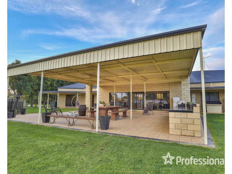 22 The Cobb & Co Way, Gol Gol NSW 2738