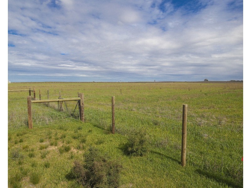 26 & 62 Sculthorpe Road, Nangiloc VIC 3494