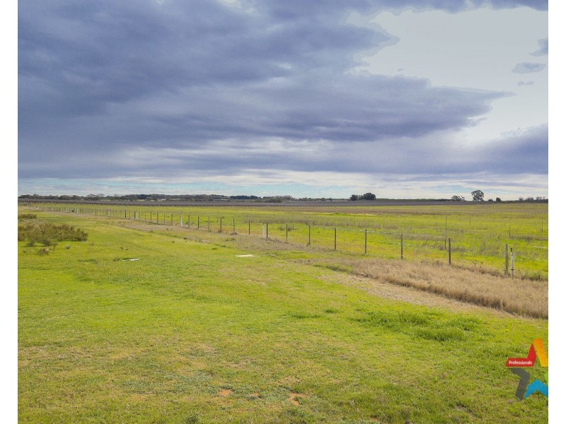 26 & 62 Sculthorpe Road, Nangiloc VIC 3494