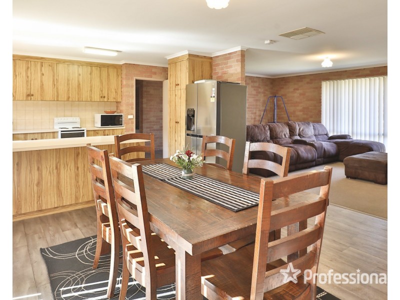 8 Hampton Court, Red Cliffs VIC 3496