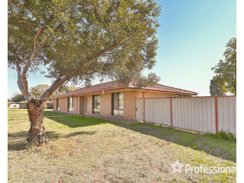8 Hampton Court, Red Cliffs VIC 3496