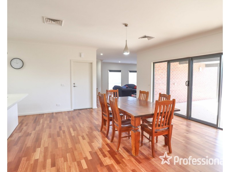 18 Dawn Avenue, Gol Gol NSW 2738
