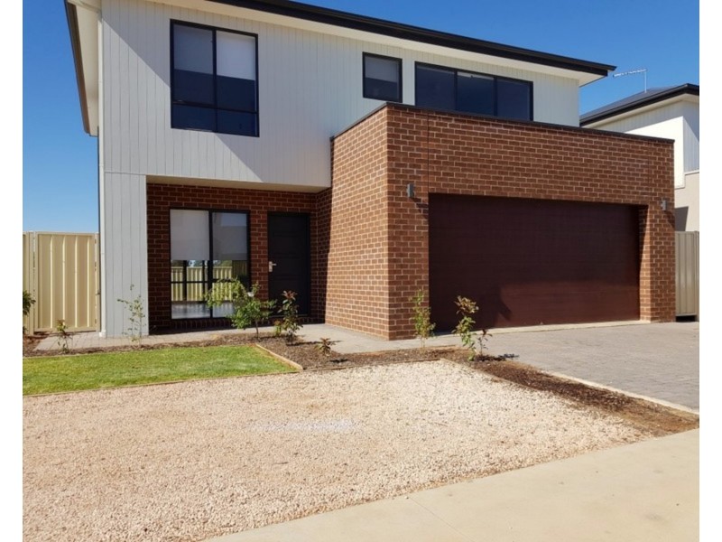 2/9 Toorak Drive, Irymple VIC 3498