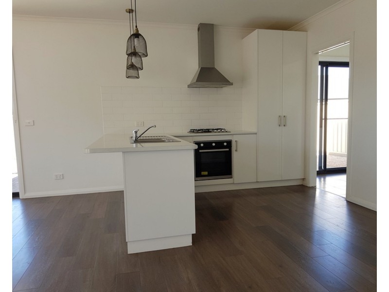 2/9 Toorak Drive, Irymple VIC 3498