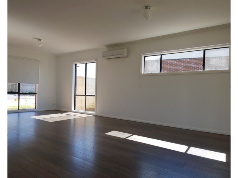 2/9 Toorak Drive, Irymple VIC 3498