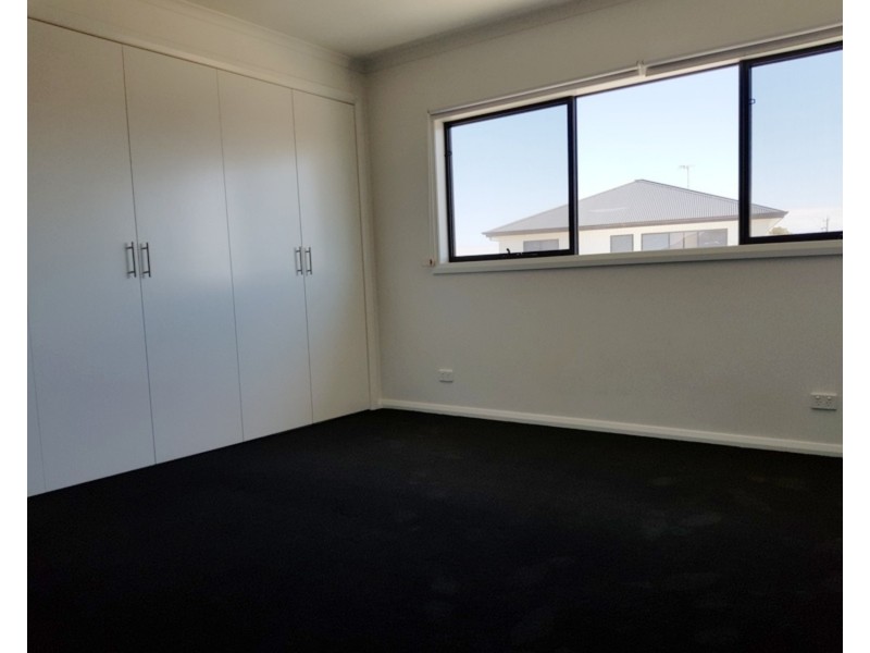2/9 Toorak Drive, Irymple VIC 3498