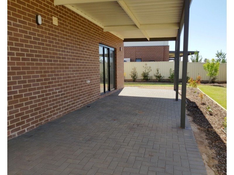 2/9 Toorak Drive, Irymple VIC 3498