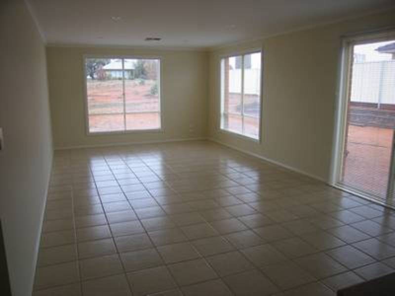 82 Summer Drive, Gol Gol NSW 2738