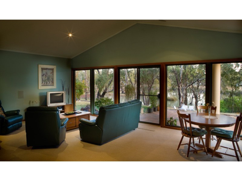102 Sturt Highway, Buronga NSW 2739